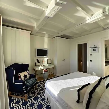 Townhouse In Tropez !
