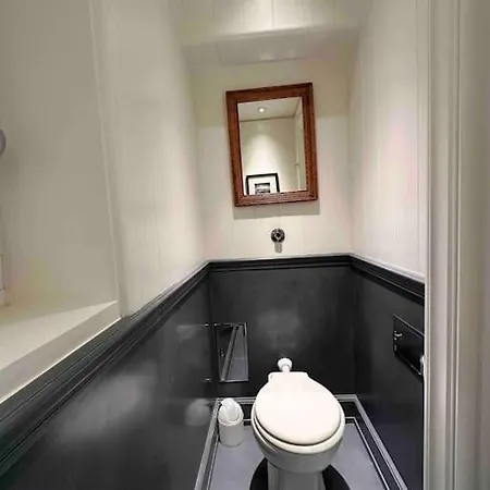 Апартаменти Townhouse In Tropez ! *