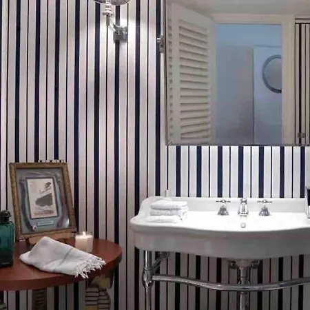 Townhouse In Tropez ! *