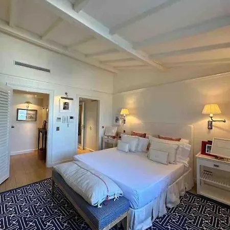Townhouse In Tropez ! *