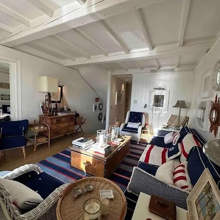 Townhouse In Tropez ! Апартаменти